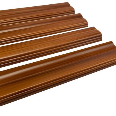 Easy Installation Decorative Wooden Mouldings with Smooth Texture and Varnished Finish